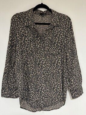 Aqua Women’s Gray Animal Print Button Front Oversized Tunic Shirt Sz Small NWOT
